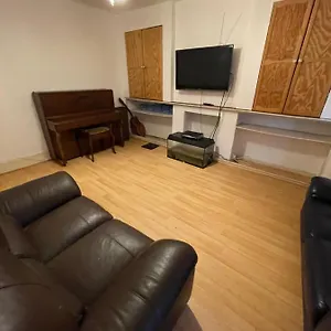 Homestay Elmdene Road - Large, London