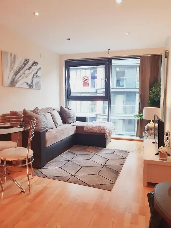 Canary Wharf, E14 9Ne Apartment London